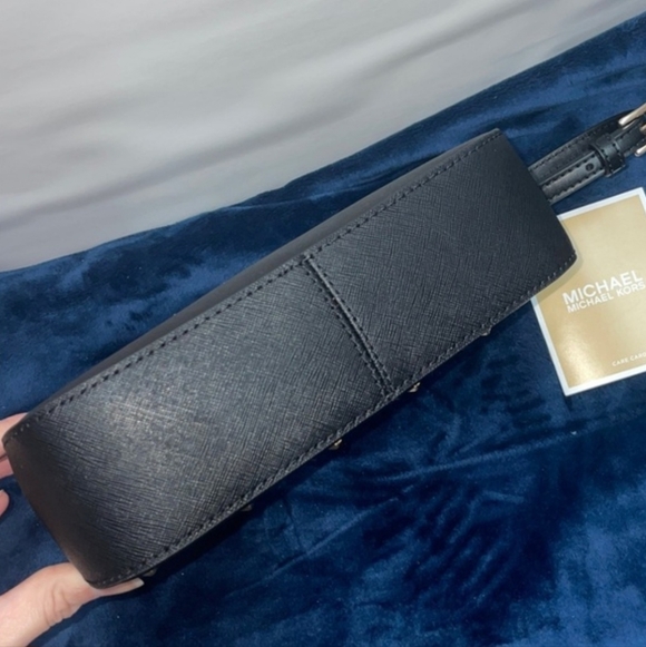 NWT ‘Jet Set’ Michael Kors Medium Leather Pouchette - Picture 4 of 7